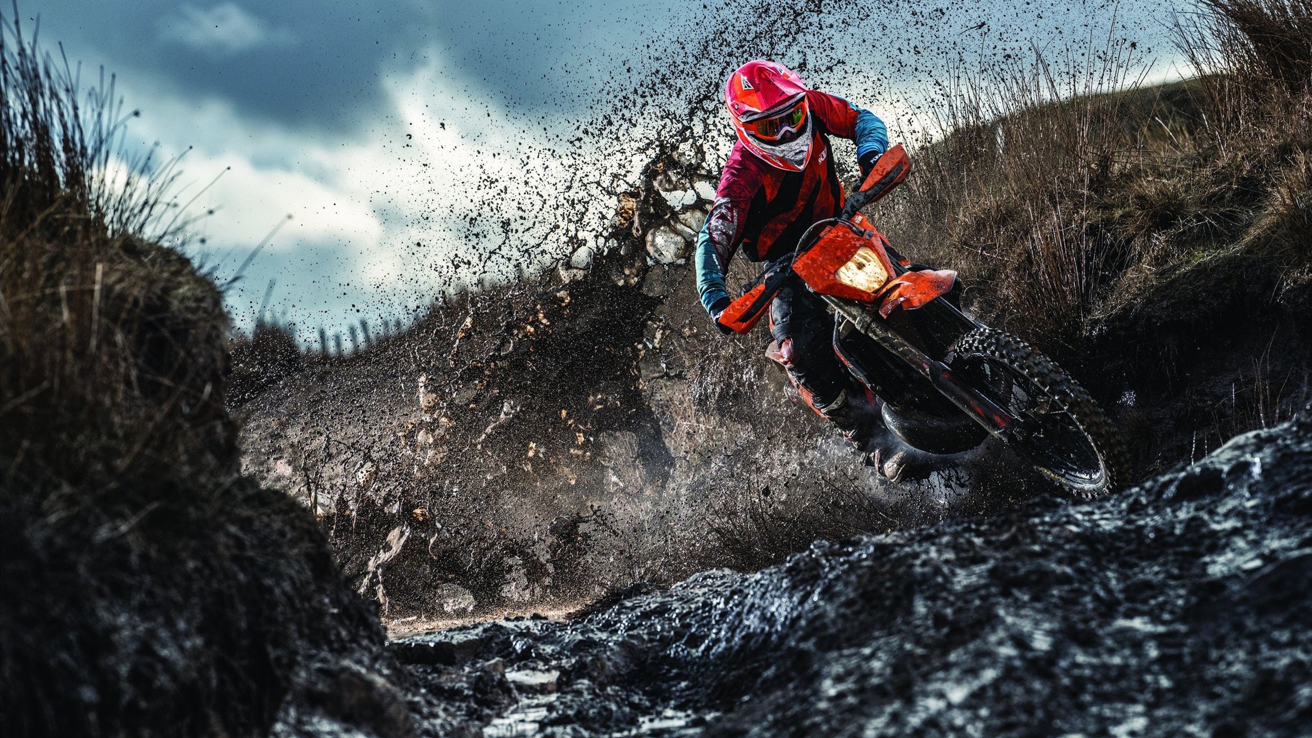 “青少年足球集训营火热开启，孩子们梦想起航”，青少年足球训练营简介